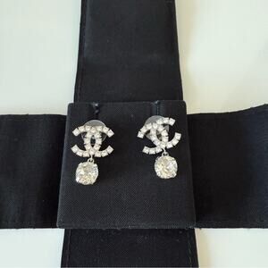 CHANEL women CC crystals earrings Authentic Retail 1500$